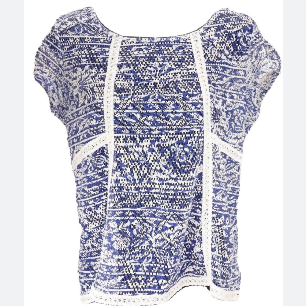 Gorgeous short sleeve blouse Charming Charlie Small blue and white pattern